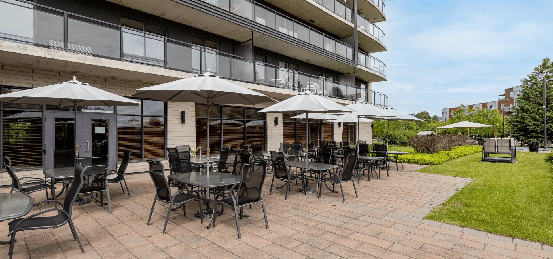 Outdoor terrace Jazz Longueuil Residence